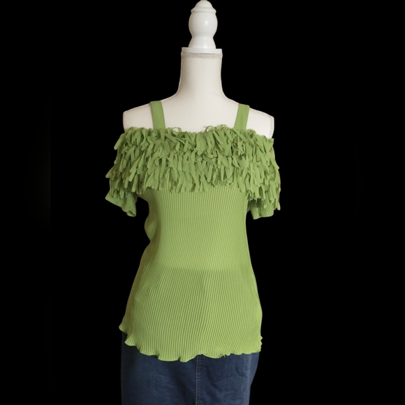 Green Off-Shoulder Ruffle Top - Picture 2 of 10